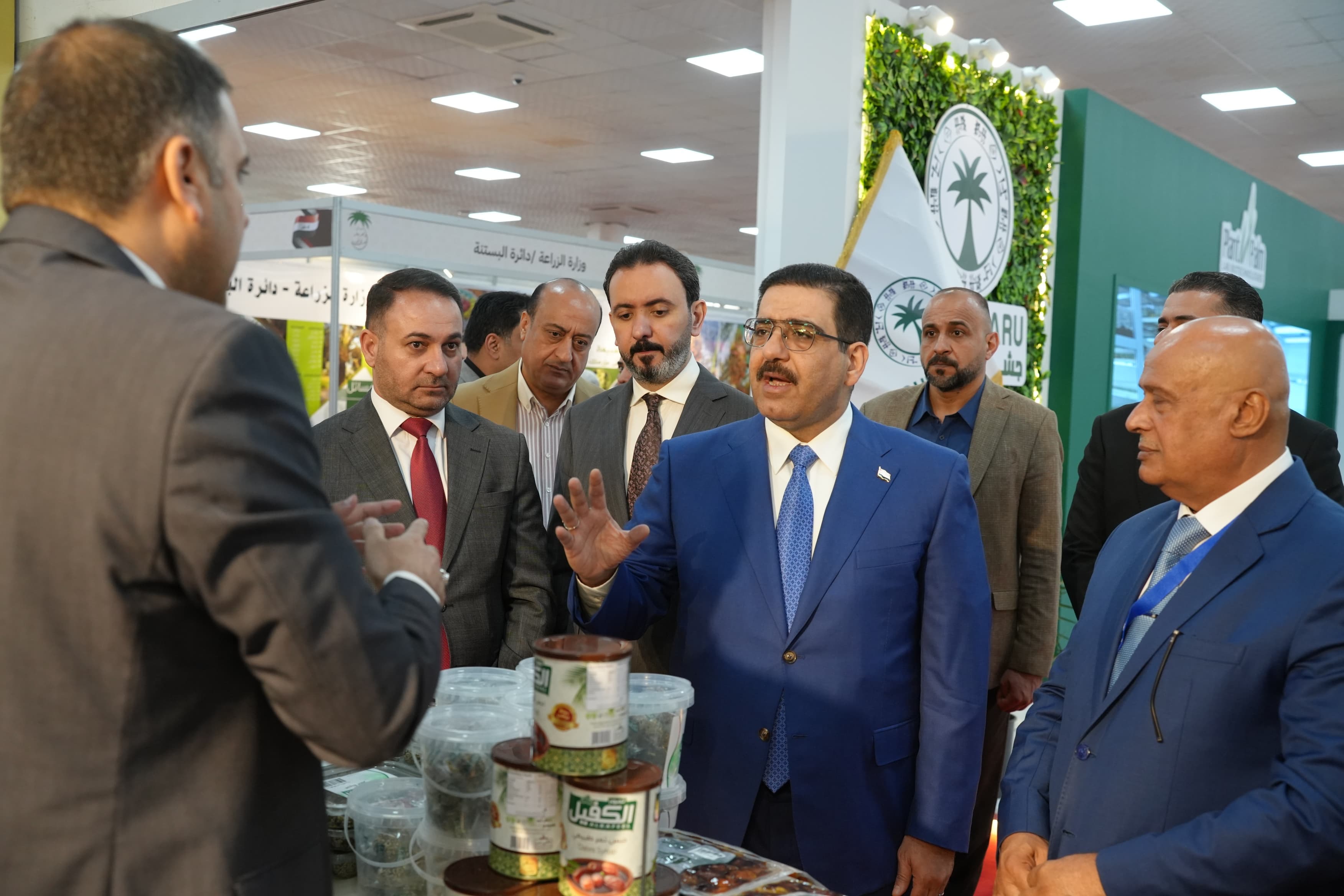 وزير التجارة يتفقد أجنحة معرض التمور العراقية ويشيد بمستوى التنظيم والمشاركة الواسعة
